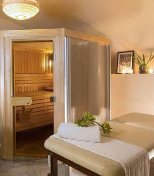 Artus 4* Paris